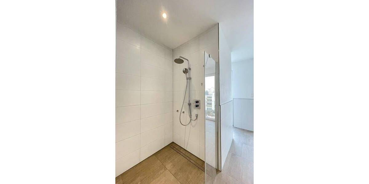 Luxuswohnen!!! Traumhafte XXL-Loftetage mit überdachtem Balkon & schicker Einbauküche in Nürnberg 5 zimmer