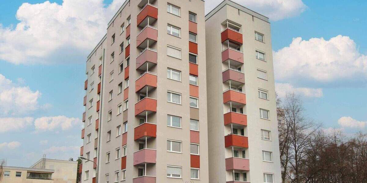 Attraktive 2-Zimmer-Wohnung mit Loggia, Aufzug und Gestaltungspotential 2 zimmer