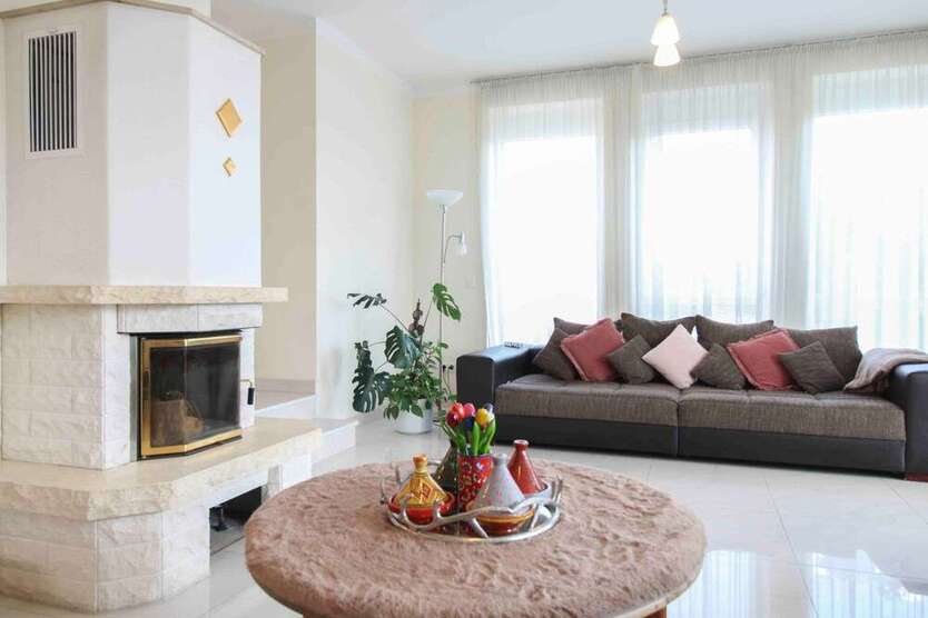 Haus zum Kaufen in Adelsdorf 970.000 € 220.22 m²