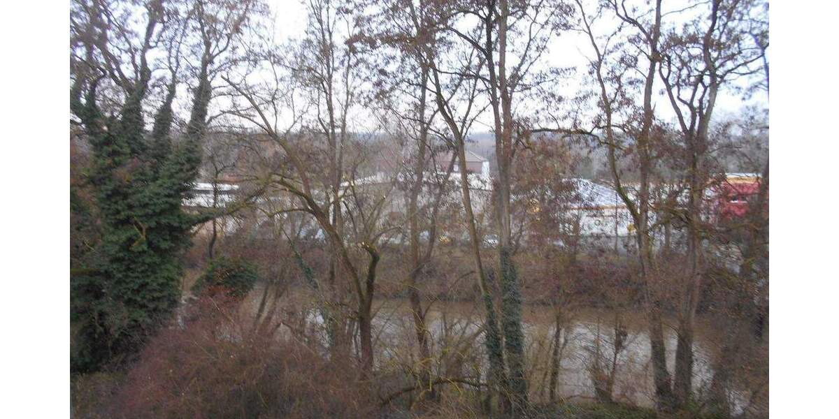Galeriewohnung mit großem Balkon und Blick zur Rednitz, inkl. extragroßem TG Stellplatz 3 zimmer