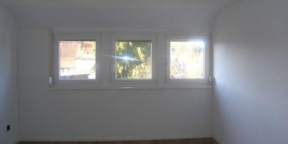 Kleines 3-Zimmer-Reiheneckhaus mit 436 m² Grundstück und Garage zimmer