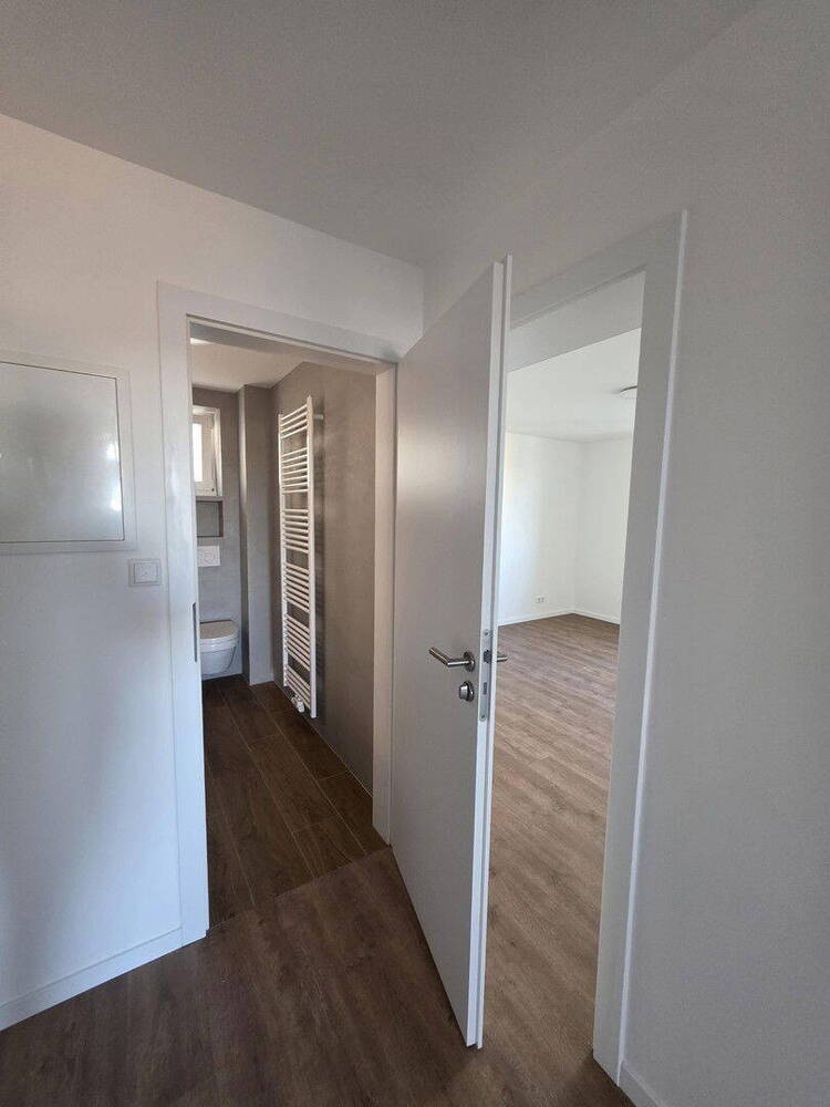 PROVISIONSFREI Attraktive, komplett renovierte 2-Zimmer-Wohnung mit Balkon zentrale Lage in Fürth
