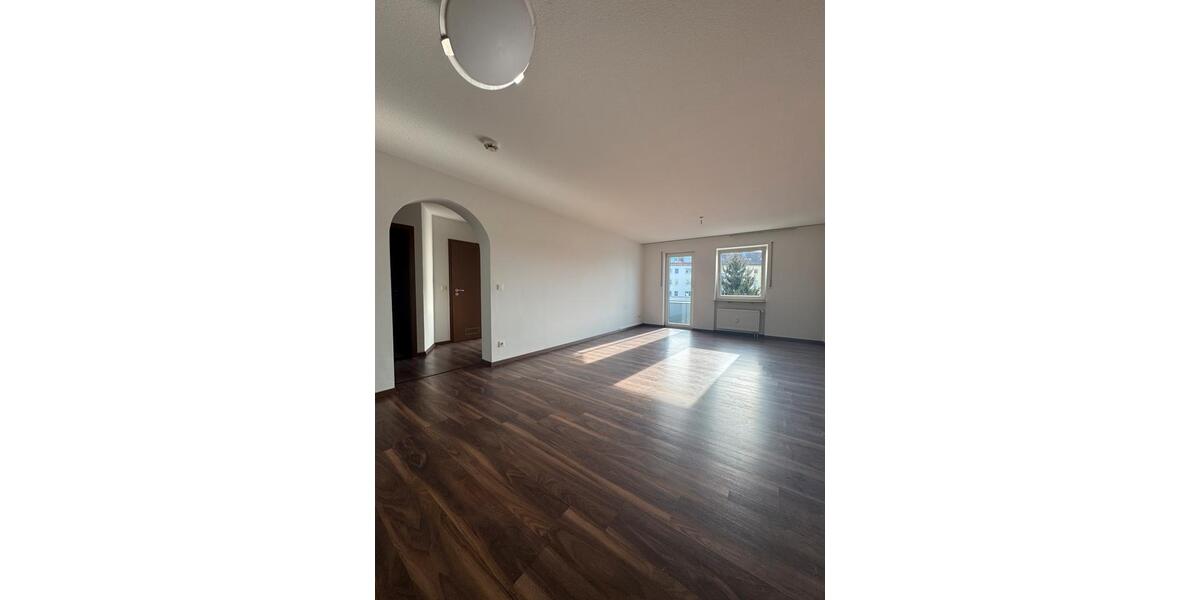 Helle 3,5-Zimmer-Wohnung - 200 m von U-Bahn-Haltstelle entfernt 3.5 zimmer