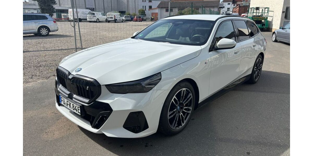 BMW i5 24.200 km 58.910 &euro; Nürnberg 90431