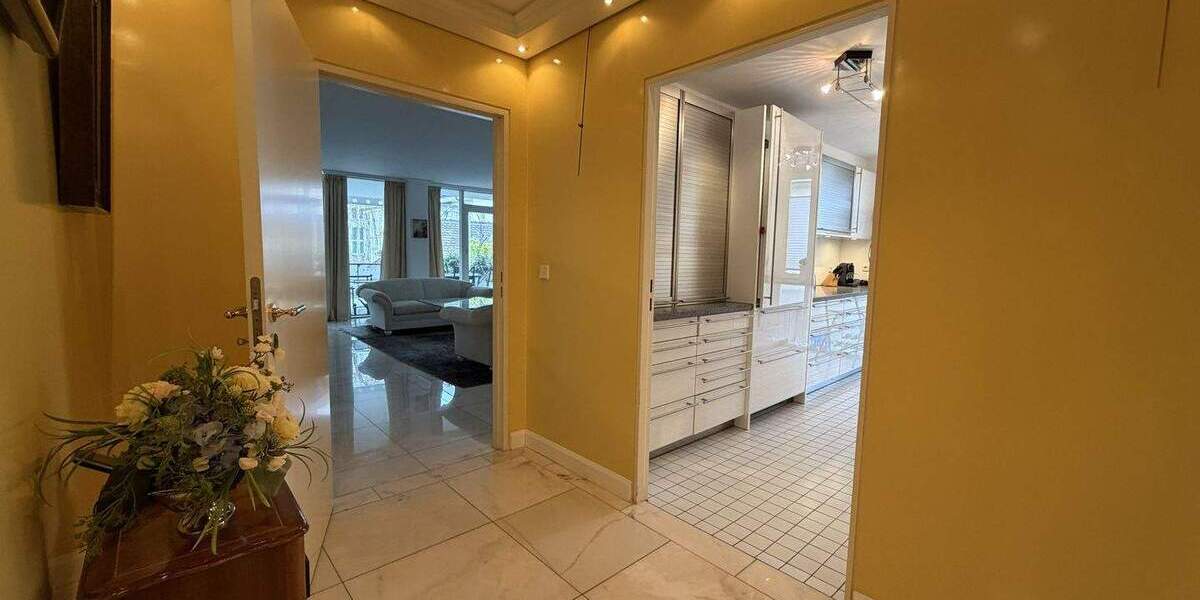 Etagenwohnung Nürnberg Gleißhammer - 4 Zimmer, 208 m&sup2;, 2.200&euro; | Angebot:26502648