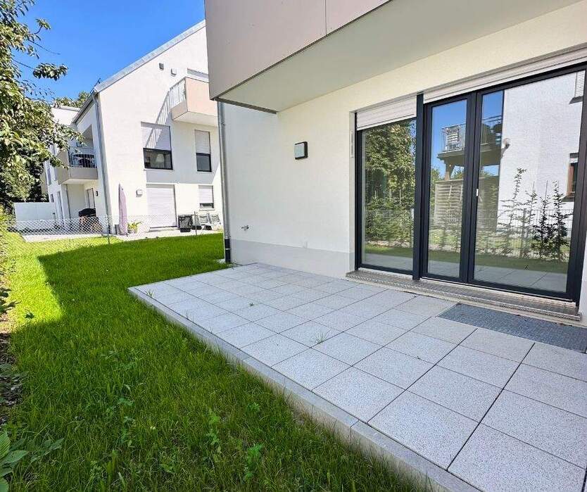 Wohnen plus Mehrwert in ruhiger Lage! Wohnen auf zwei Etagen mit Garten und gelebter Vielseitigkeit im UG! Bezug in Kürze!