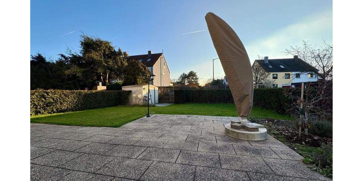 Hier wohnt man gern: Kinder willkommen...Großzügiges REH in ER-Eltersdorf 8 zimmer