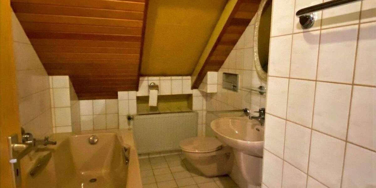 Mehrfamilienhaus, Wohnhaus Langenzenn - 8 Zimmer, 194 m&sup2;, 679.000&euro; | Angebot:25797925