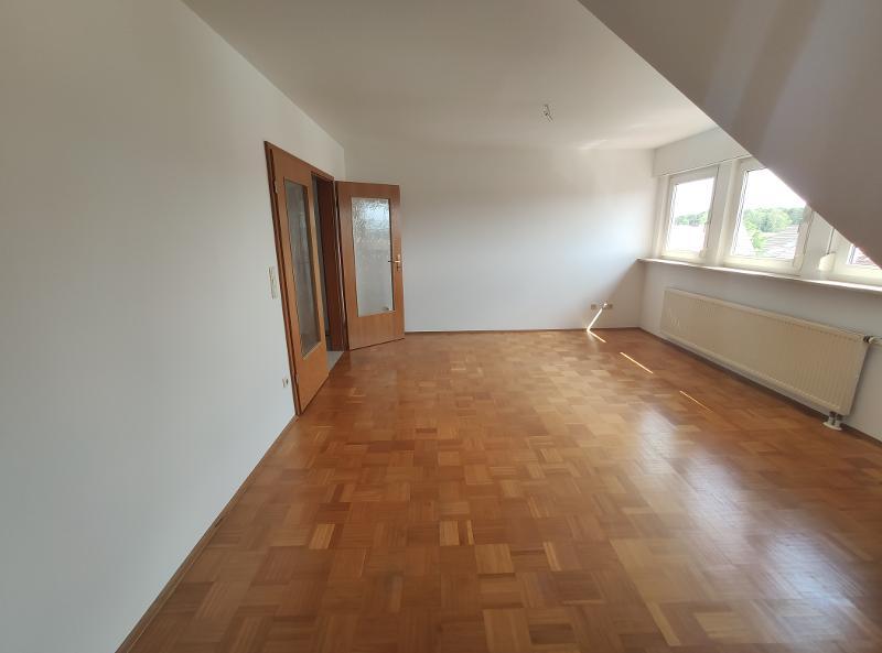 3 Zi. Wohnung (Nr. 6) im DG (2. OG) mit Balkon und Garage 3 zimmer