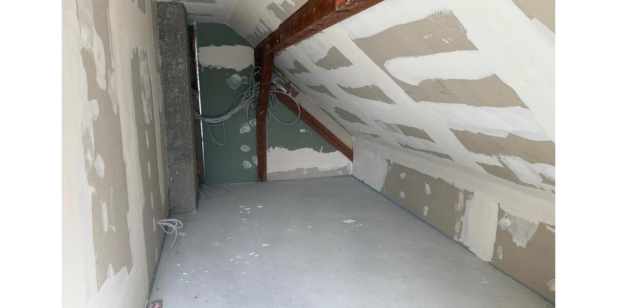 Dachgeschoßwohnung Simmelsdorf - 4.5 Zimmer, 80 m&sup2;, 240.000&euro; | Angebot:25902273