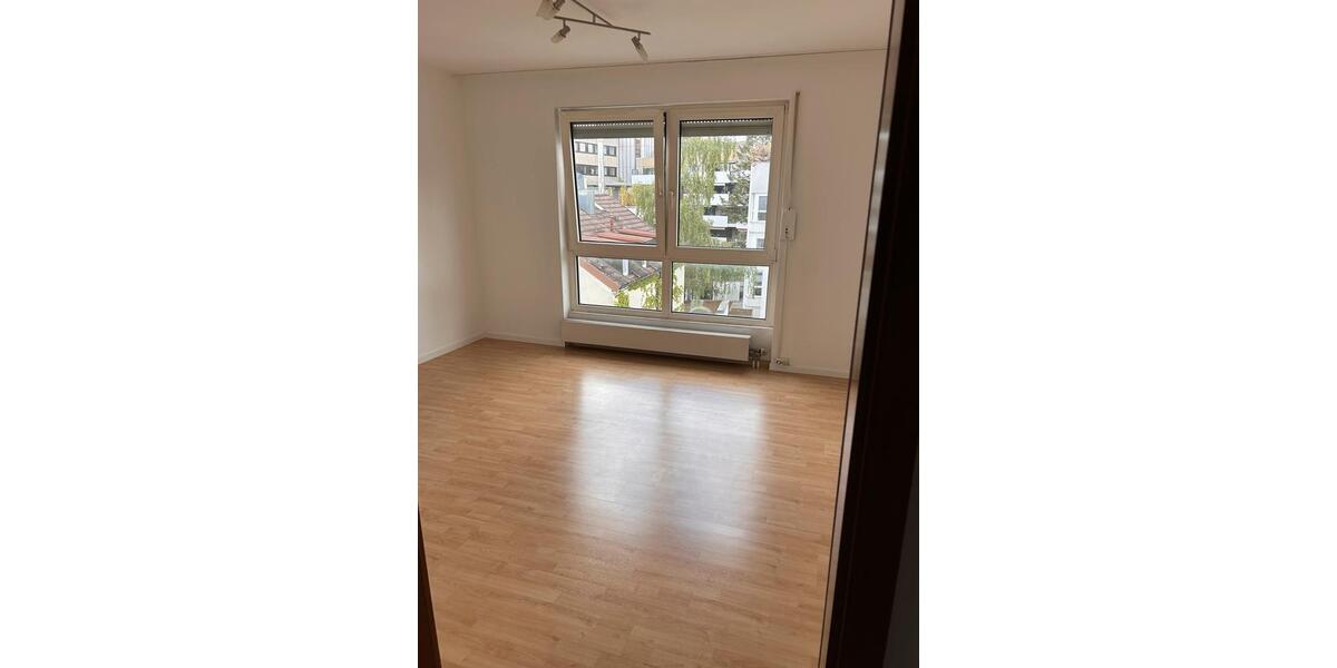 Etagenwohnung Schwaig Bei Nürnberg - 3 Zimmer, 94 m&sup2;, 1.750&euro; | Angebot:26341956