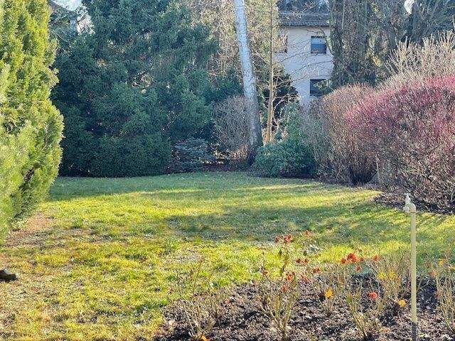 Mögeldorf: Doppelhaushälfte als 2-Familienhaus mit Doppel-Garage und großem Garten 6 zimmer