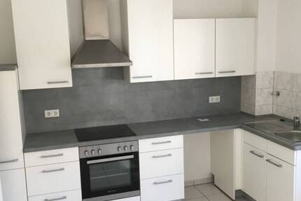 HELLE 2 Zimmerwohnung - GROSSE WOHNKÜCHE MIT EINBAUKÜCHE - TAGESLICHTBAD