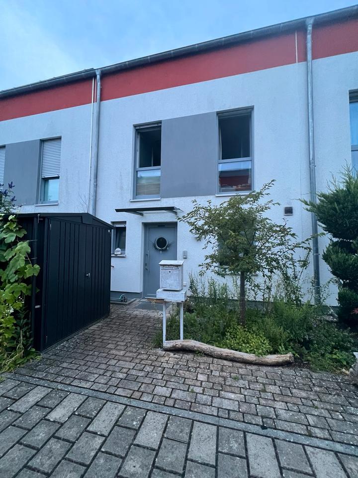 Schönes RMH in Baiersdorf für 1,5-2 Jahre teilmöbl. Zwischenmiete