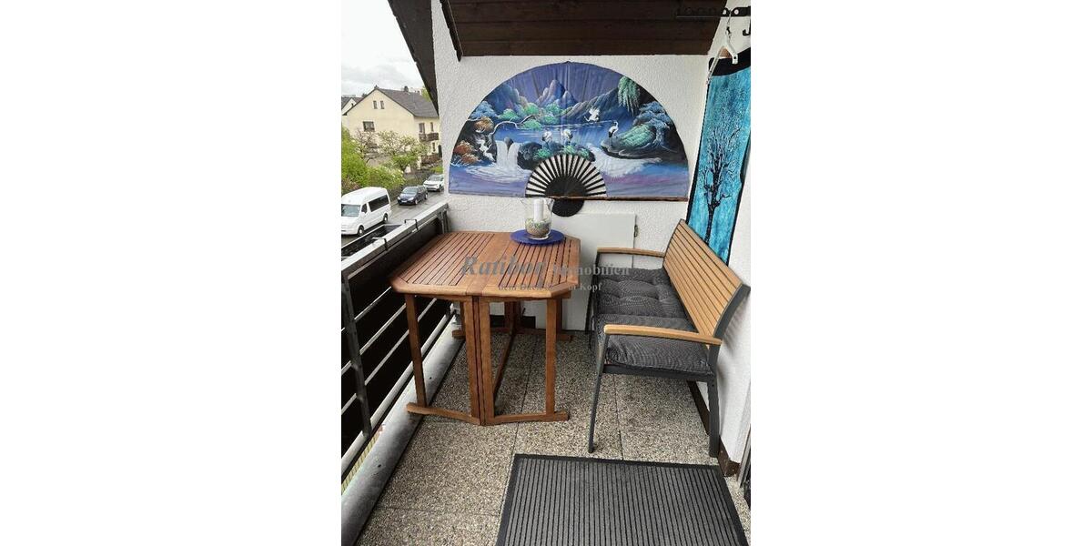 Gut vermietete 2 Zimmer-Mansardenwohnung mit Loggia und Stellplatz in ruhiger Wohnlage RH-Nord - Dachgeschoßwohnung Roth | Angebot:27156608
