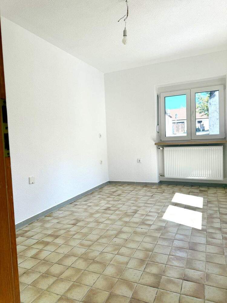 +++ 3-ETAGEN-HAUS MIT VIEL PLATZ UND GROßER TERRASSE IN WEIHERHOF +++
