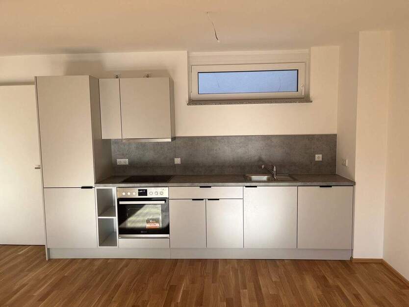 2-Zimmer-Wohnung mit EBK und Loggia in zentraler Lage! 2 zimmer