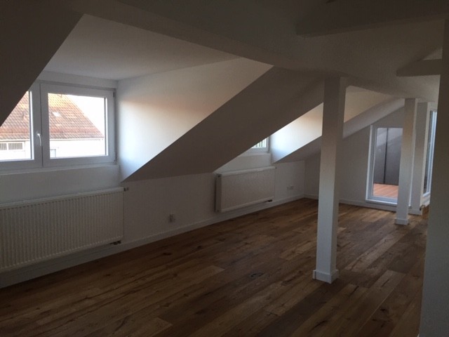 Top 3-Zimmer-DG-Wohnung mit Loggia und KFZ-Stellplatz Nbg-Schweinau