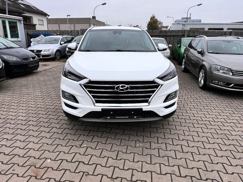 Hyundai TUCSON 61.000 km 17.499 € Nürnberg 90439