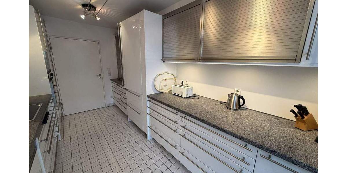 Etagenwohnung Nürnberg Gleißhammer - 4 Zimmer, 208 m&sup2;, 2.200&euro; | Angebot:26502648