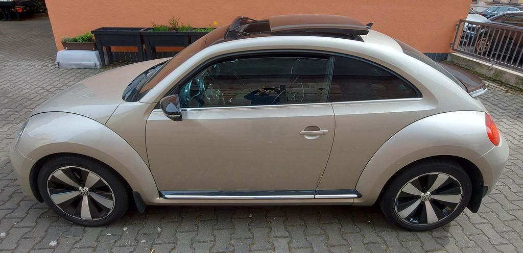 VW Beetle 112.800 km 8.990 € Nürnberg 90459
