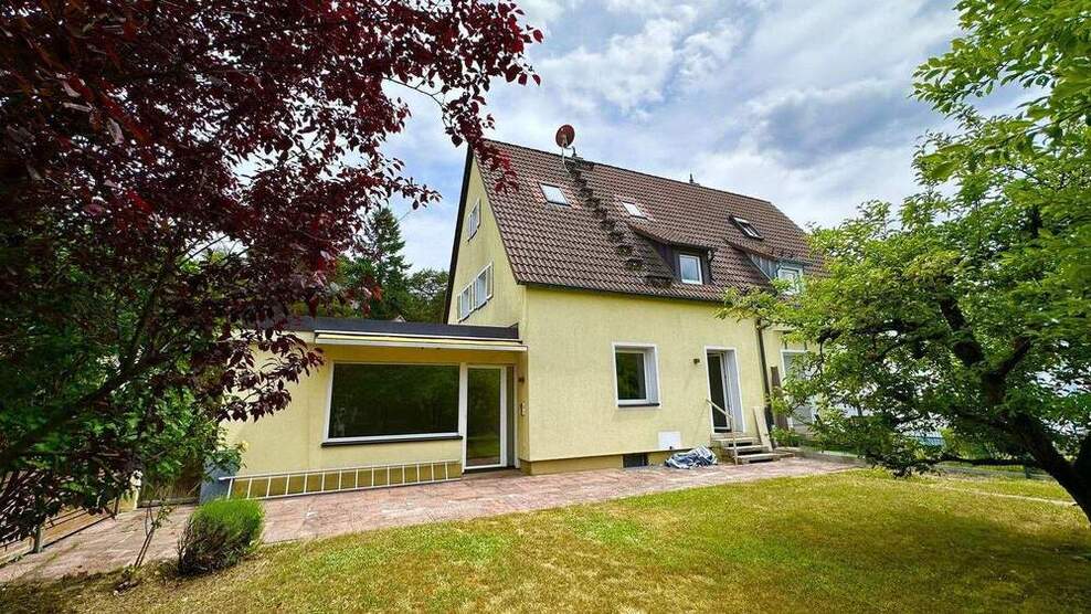 Top sanierte DHH mit neuer EBK + Garage in rhg. Lage N-Ziegelstein 5 zimmer