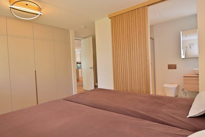 Exklusive GartenWohnung 112 m², lichterfülltes Wohnen mit 3 Zimmer und 2 TG Stellplätzen und vielen Extras, fast wie Erstbezug
