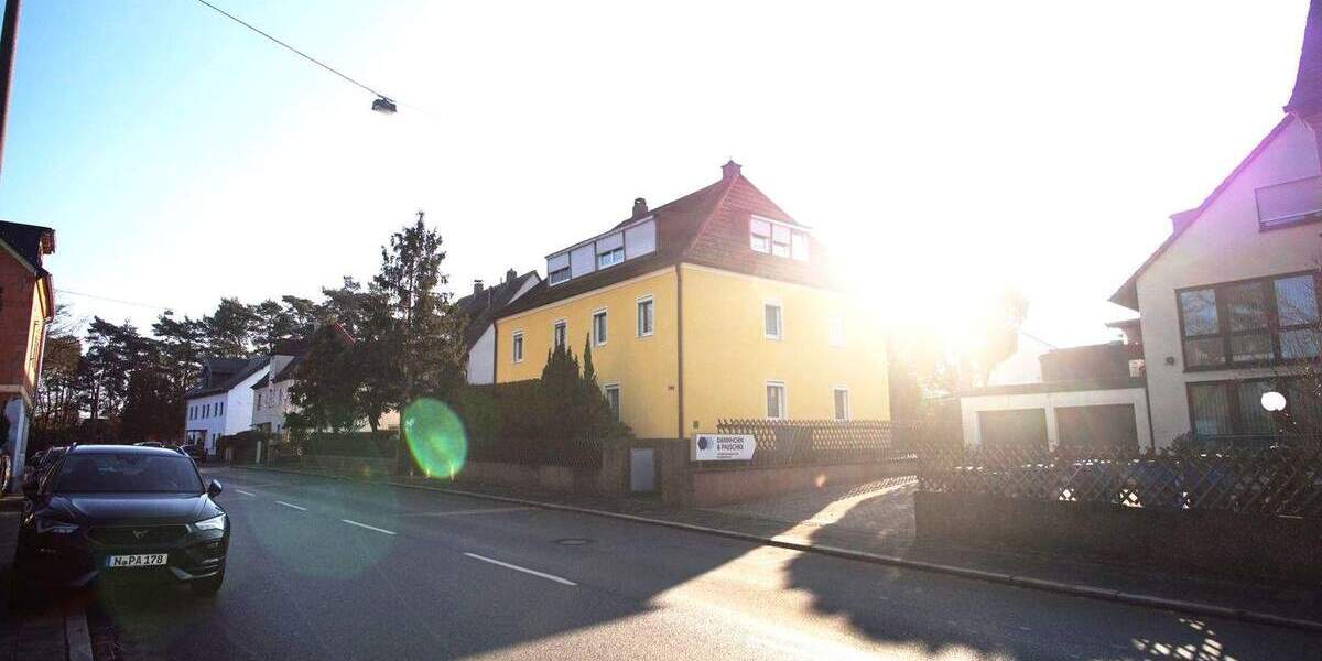 Wohnhaus mit 3 Wohnungen in Nürnberg - Laufamholz 9 zimmer