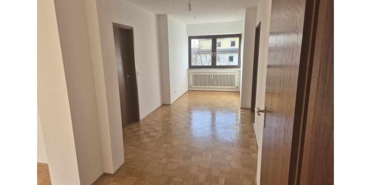 Dachgeschoßwohnung Fürth Eigenes Heim - 2.5 Zimmer, 60 m&sup2;, 890&euro; | Angebot:25392050