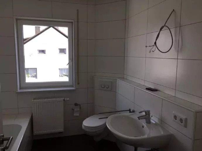 Dachgeschoßwohnung Heroldsbach - 3.5 Zimmer, 106 m&sup2;, 1.230&euro; | Angebot:26119763