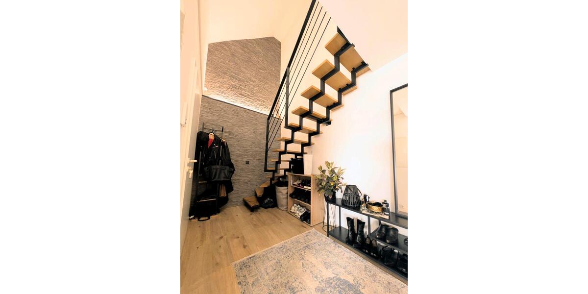 Kernsanierte 3Zi. Maisonette Wohnung inkl. Tiefgarage und Keller 3 zimmer