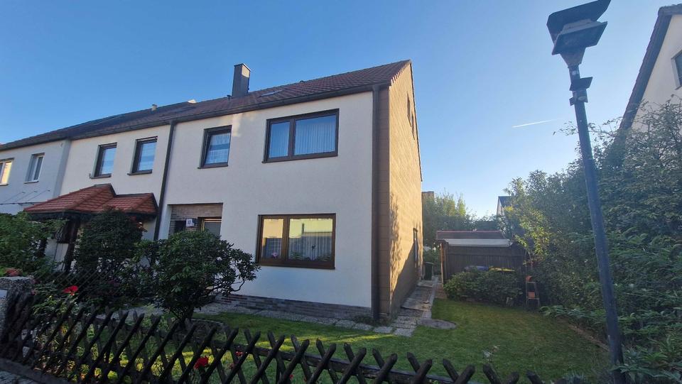 Reihenhaus Nürnberg Gebersdorf - 7.5 Zimmer, 140 m&sup2;, 595.000&euro; | Angebot:23826547