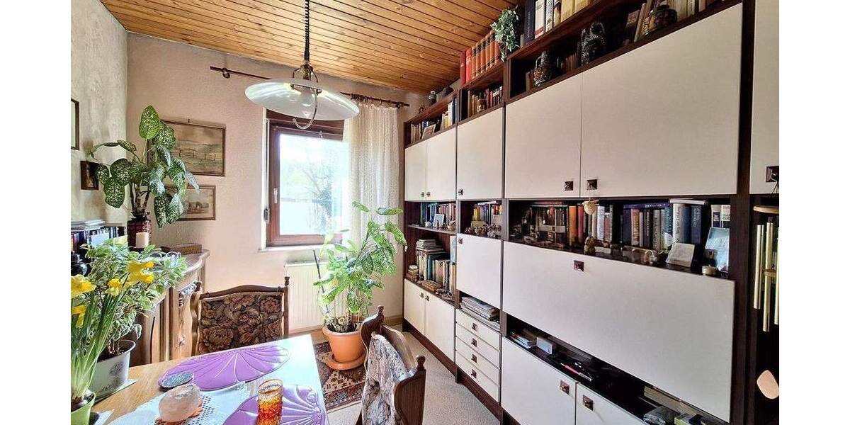 Gepflegtes Dreifamilienhaus in schöner Wohnlage mit zwei Einzelgaragen 7 zimmer