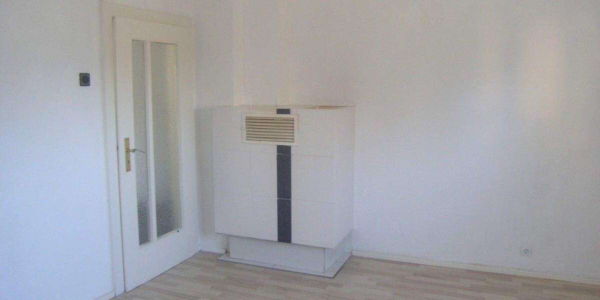 Kleines 3-Zimmer-Reiheneckhaus mit 436 m² Grundstück und Garage zimmer