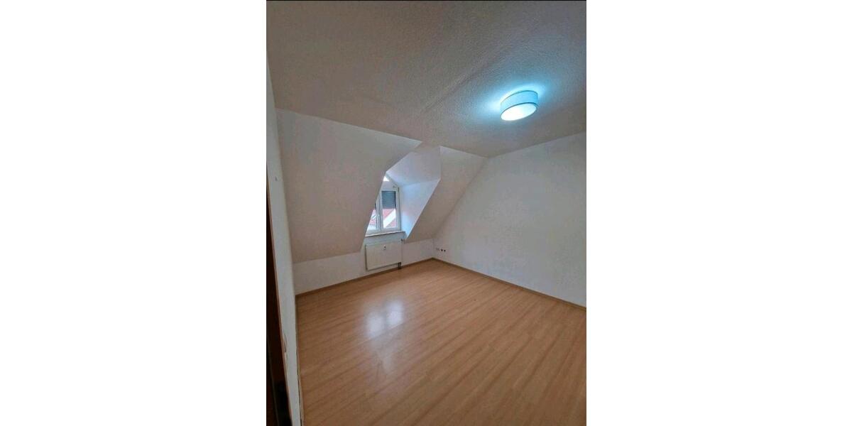 Dachgeschoßwohnung Erlangen Bruck - 3.5 Zimmer, 120 m&sup2;, 1.800&euro; | Angebot:26343080