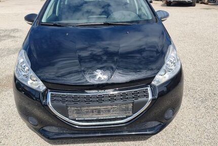 Peugeot 208 185.000 km 1.950 &euro; Nürnberg 90431