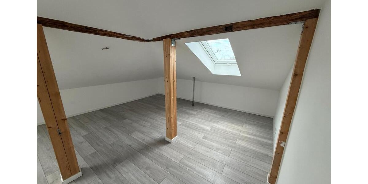 Dachgeschoßwohnung Nürnberg Eberhardshof - 4 Zimmer, 78 m&sup2;, 950&euro; | Angebot:27567895