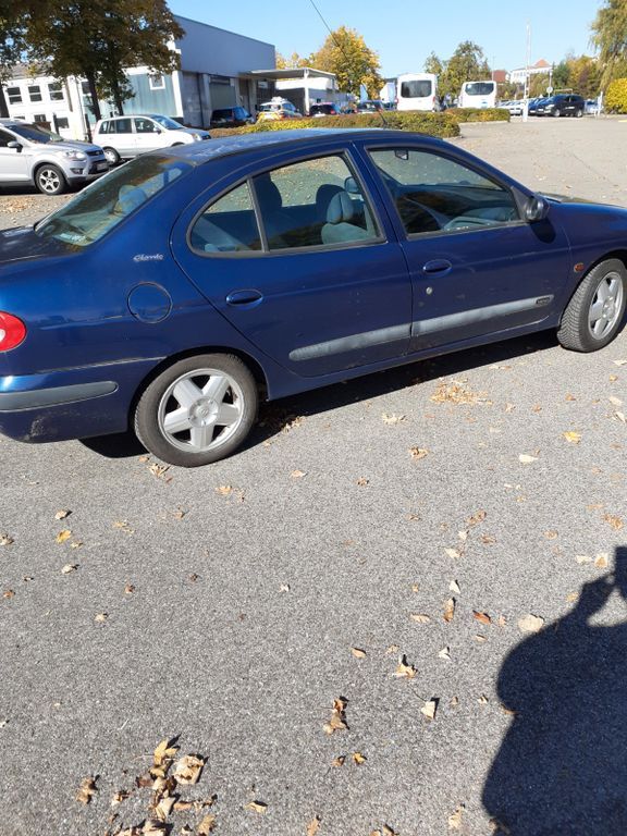 Renault Megane 142.000 km 1.450 € nürnberg 90455