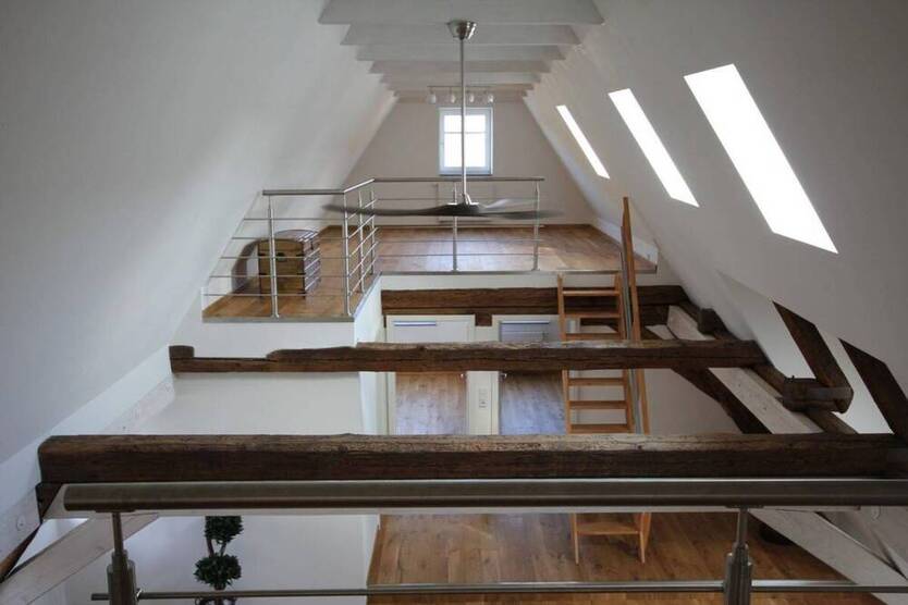 Außergewöhnliche, hochwertig ausgebaute 4-Zimmer-Galerie-Wohnung, ca. 150 m² Wohn- Nutzfläche, niedrige Nebenkosten