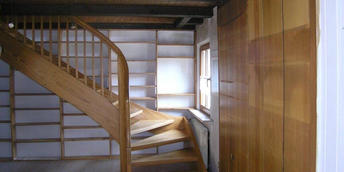 1-Familien-Haus idyllisch gelegen mit Nebengebäude, Garage und PKW-Stellplatz 6 zimmer