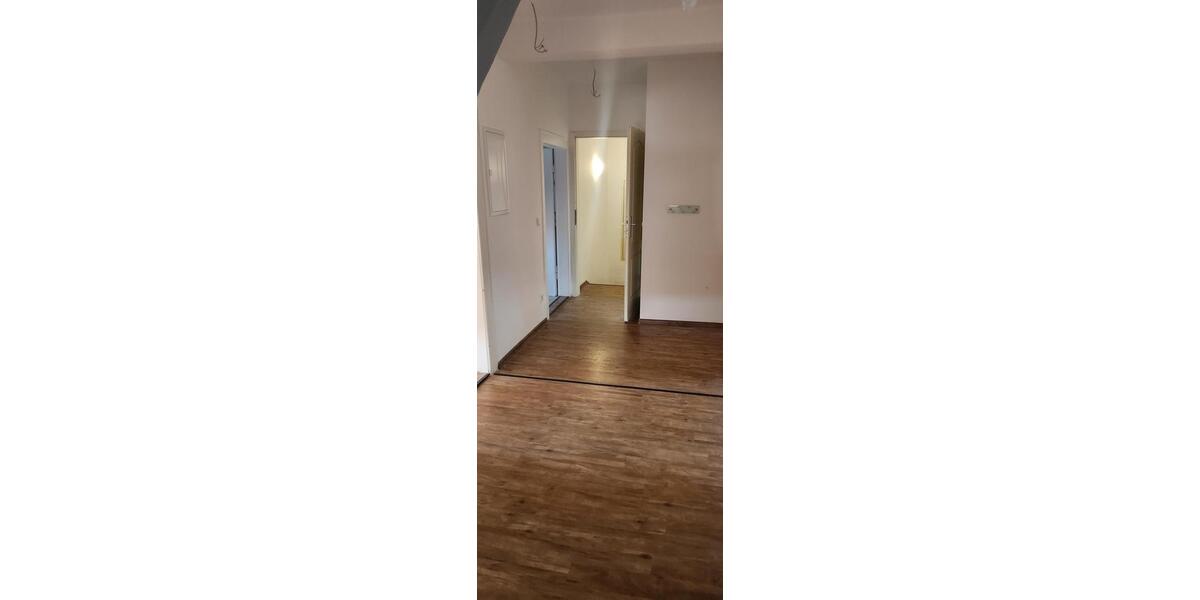 Etagenwohnung Erlangen Bruck - 6 Zimmer, 135 m&sup2;, 1.400&euro; | Angebot:26367295