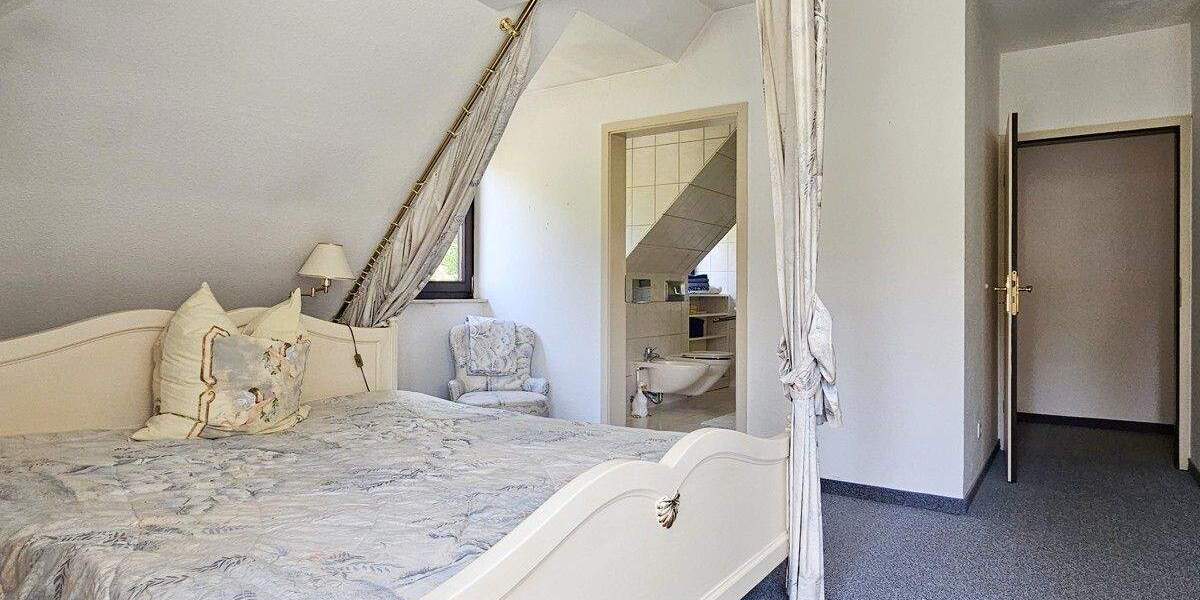 TOP WOHNLAGE-Nürnberg-Weiherhaus! Doppelhaushälfte mit Terrasse, Garten und Garage! 4 zimmer