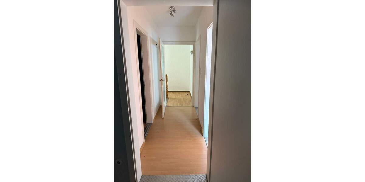 Einfamilienhaus Roßtal - 7 Zimmer, 165 m&sup2;, 450.000&euro; | Angebot:25703799