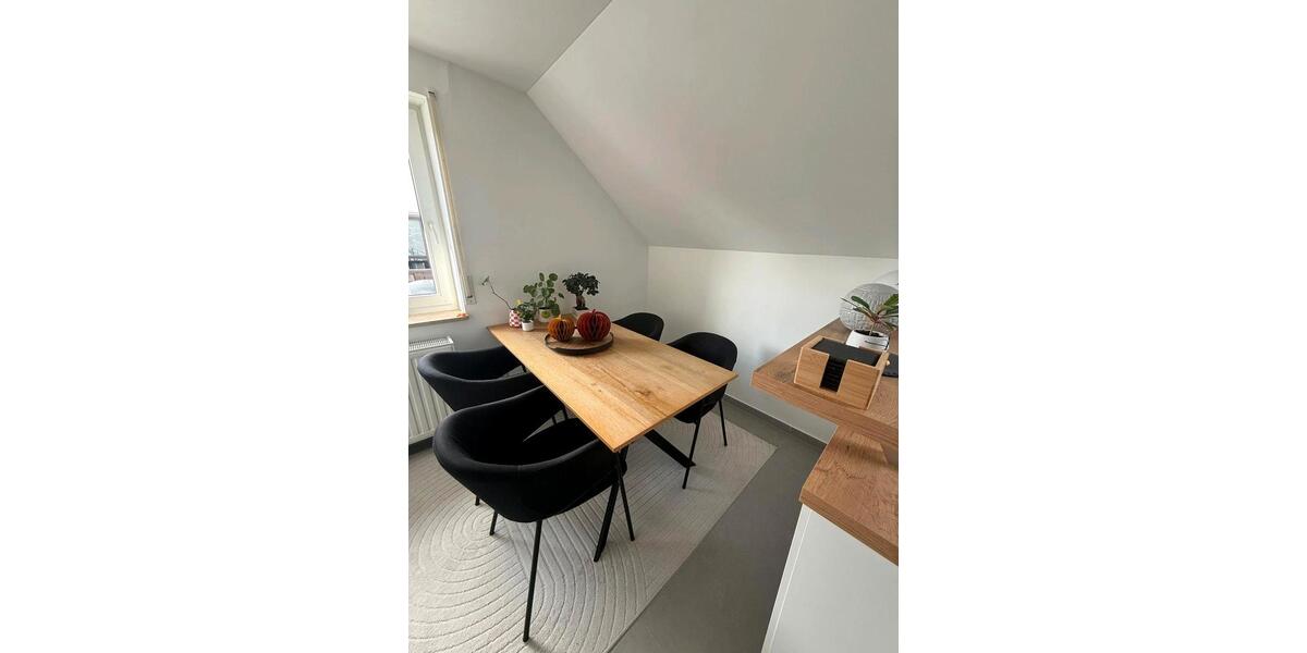 Dachgeschoßwohnung Veitsbronn - 3.5 Zimmer, 88 m&sup2;, 1.250&euro; | Angebot:27609789