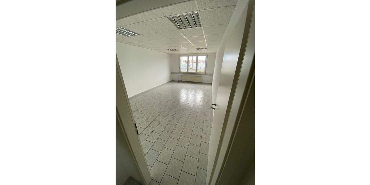 Helle Bürofläche (88 m²) in Fürth - 2 große Büros, Teeküche, Top-Anbindung, provisionsfrei zimmer