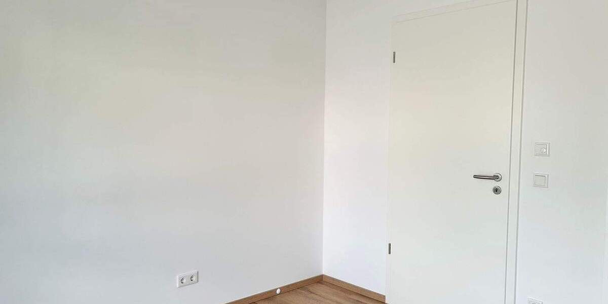 ***LIEBLINGSPLATZ*** SONNIGE 4 ZIMMER WOHNUNG MIT EINBAUKÜCHE UND BALKON 4 zimmer