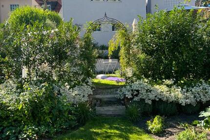Provisionsfrei! Saniertes Einfamilienhaus +großem Garten & Garage