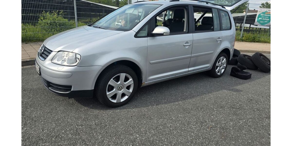 VW Touran 218.500 km 3.000 &euro; Fürth 90766