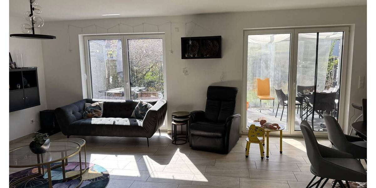 Mehrfamilienhaus, Wohnhaus Erlangen In der Reuth - 5 Zimmer, 153 m&sup2;, 1.950&euro; | Angebot:26512878