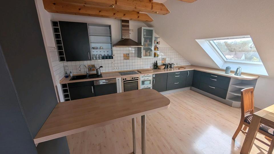 Dachgeschoßwohnung Bubenreuth - 2.5 Zimmer, 120 m&sup2;, 1.500&euro; | Angebot:26266167